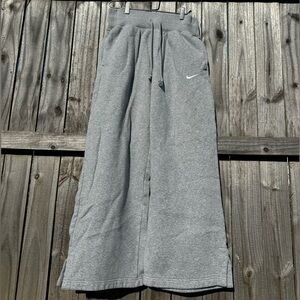 Wide Leg Nike Sweatpants Medium